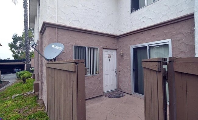 Building Photo - 10235 Madrid Way