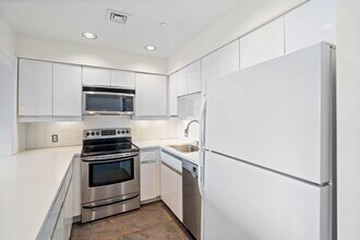 Building Photo - 100 Shearwater Ct E