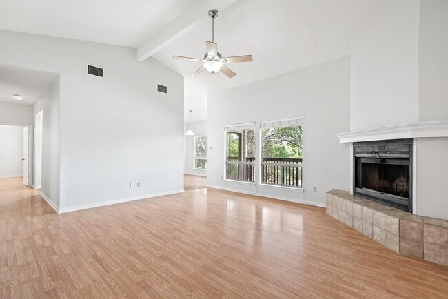 Building Photo - 307 Cuernavaca Dr N