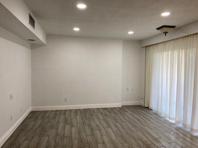 Sala principal - 830 Pinewood Ct