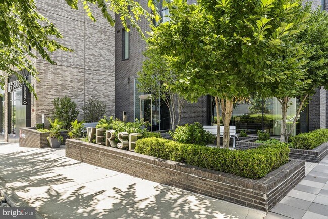 Foto del edificio - 1650 Silver Hill Dr