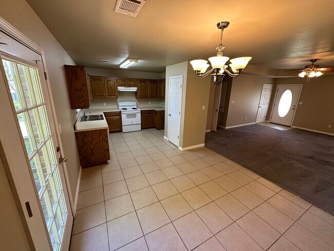 Building Photo - Come take a look at this 3-bedroom 2-bathroom home in Pottsville.