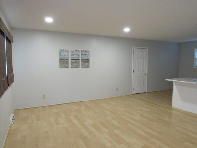 Building Photo - 3626 Oakwood Dr