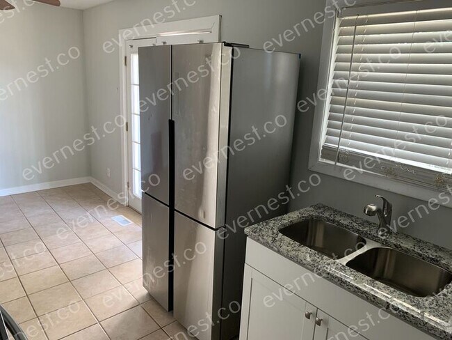 Foto del edificio - 1001 Kinney St