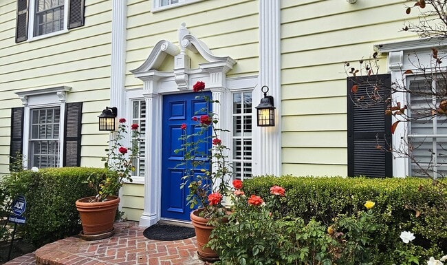 Foto del edificio - Stunning 3 Bedrooms, 2 Baths Valley Village home with detached, private Recording Studio