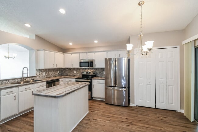 Building Photo - 3306 Lake Effie Ct N
