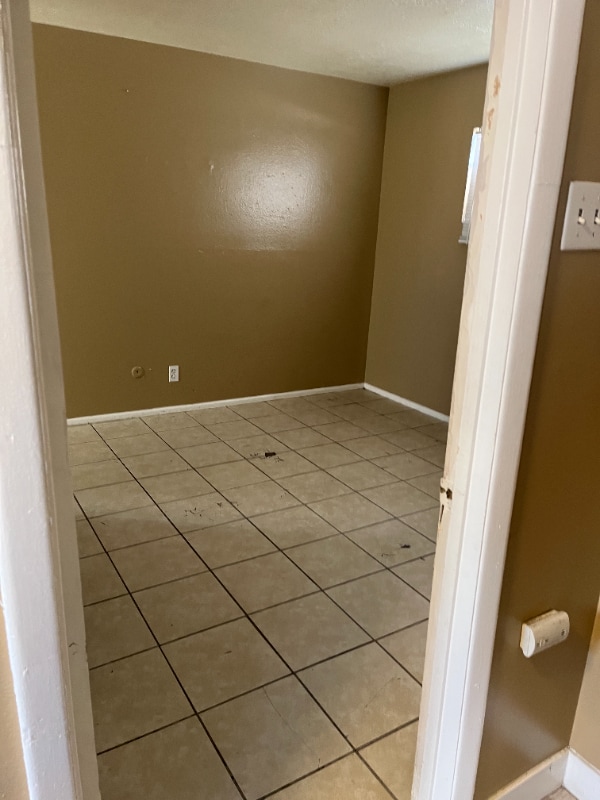 Building Photo - 225 Vermont St NE