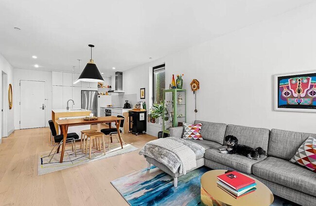 Foto del edificio - 762 Park Pl