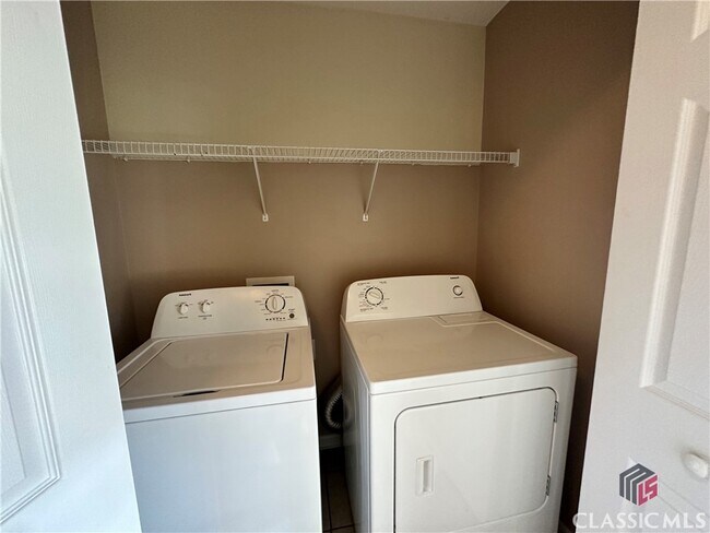 Foto del edificio - 285 Tall Pine Ln