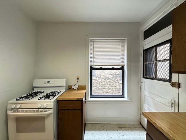 Foto del edificio - 3522 N Racine Ave
