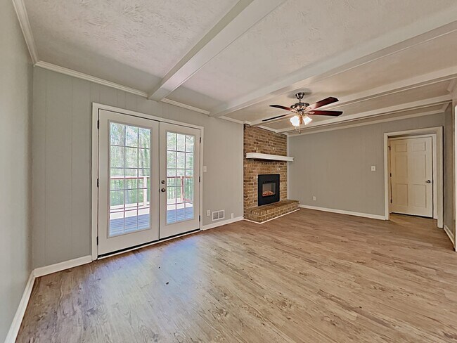 Building Photo - 3091 E Anderson Dr