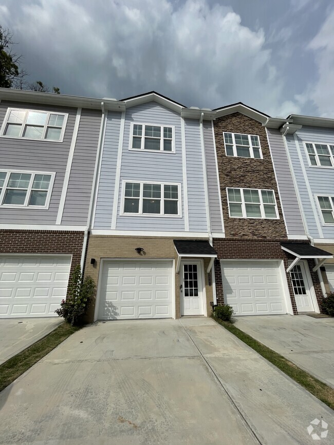 Riverside Apartments for Rent with a Garage - Atlanta, GA - 1 Rentals ...