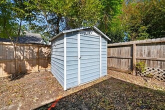 Building Photo - 2238 Sentinal Oaks St