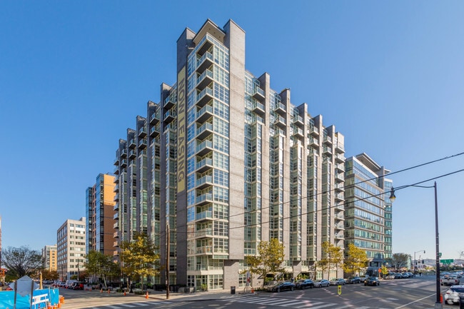 Building Photo - Onyx on First