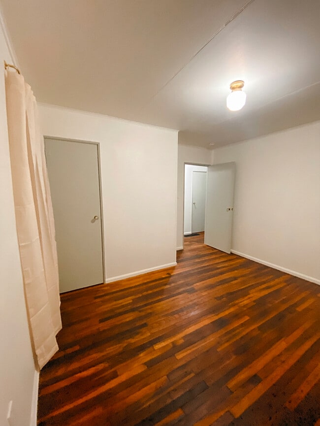 Building Photo - 205 Hickory Ave