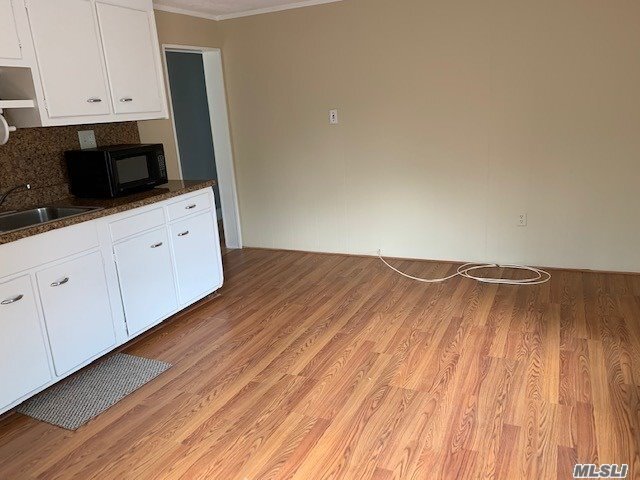 Foto del edificio - 496 Secatogue Ave