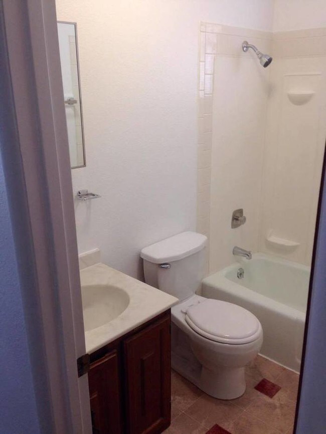 Foto del edificio - 2 bed, 1 bath Apartment