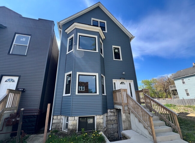 Building Photo - 4903 W Hubbard St