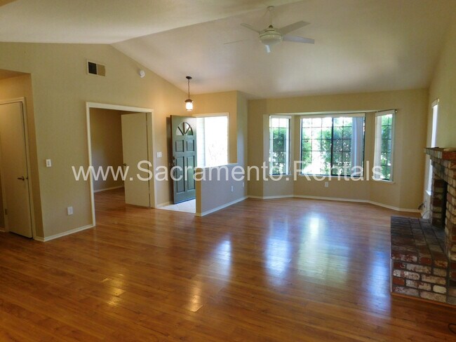 Building Photo - Charming Fair Oaks 3bd/2ba Home near Fair Oaks & San Juan Ave