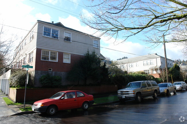 Building Photo - Chapman Manor