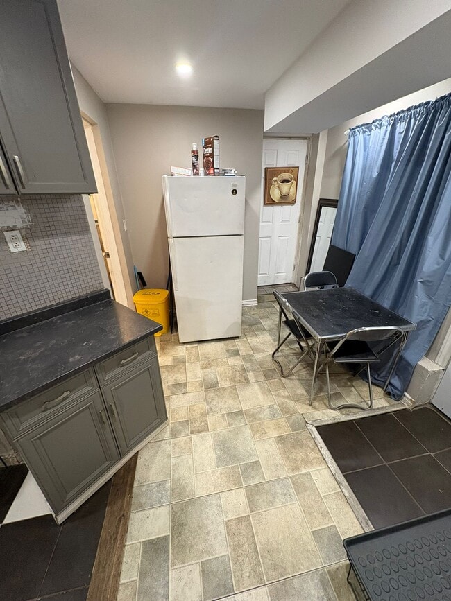 Building Photo - 265 Glenridge Dr