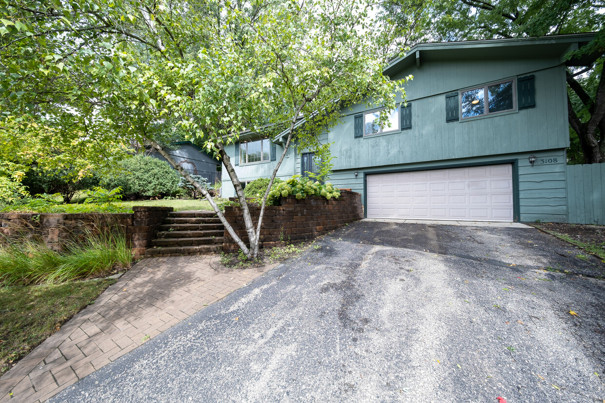 Primary Photo - 3108 Country Wood Dr