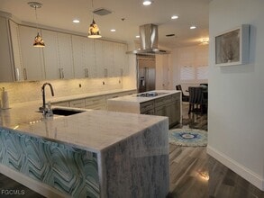 Building Photo - 11620 Court of Palms