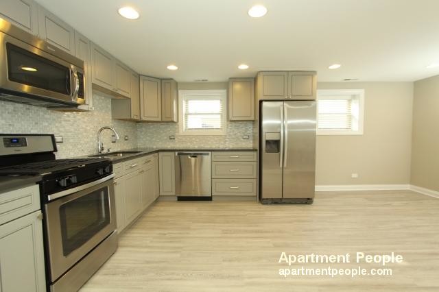 Building Photo - 3933 N Kostner Ave
