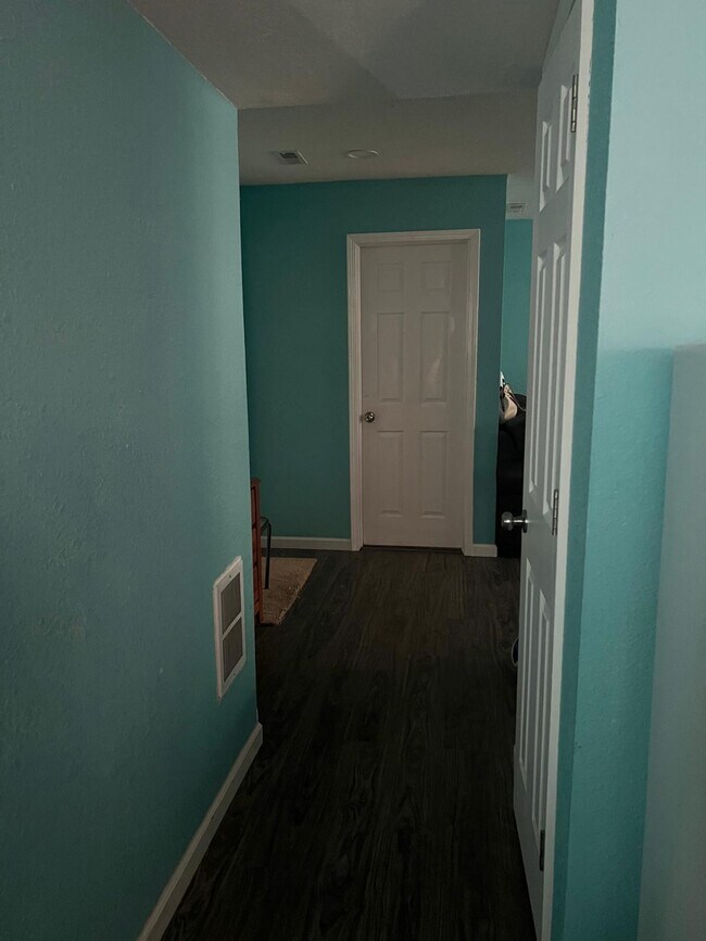 Building Photo - 487 S Bay Hill Ct