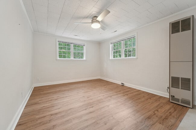 Building Photo - 714 Bradley Rd