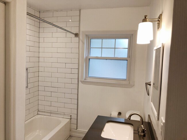 Foto del edificio - 601 E College Ave