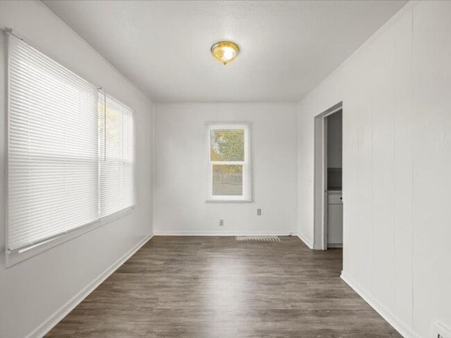 Building Photo - 710 Van Giesen