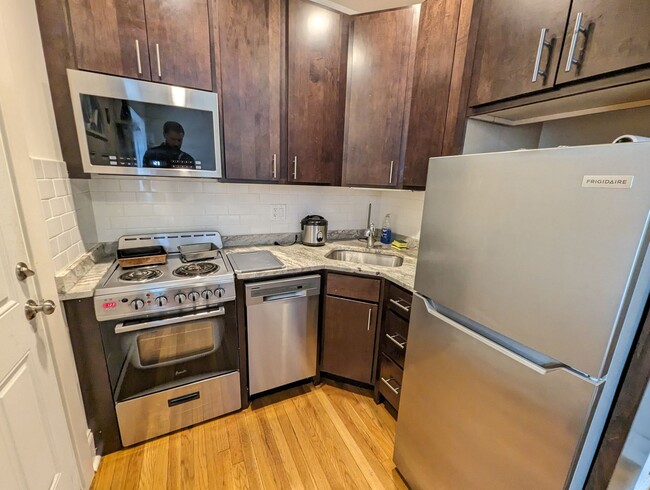 Foto del edificio - Fully Renovated Studio in Albany Park! Gre...