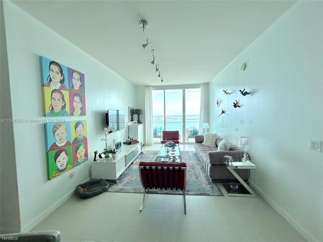 Building Photo - 2 br, 2.5 bath Condo - 218 SE 14th St Apt ...