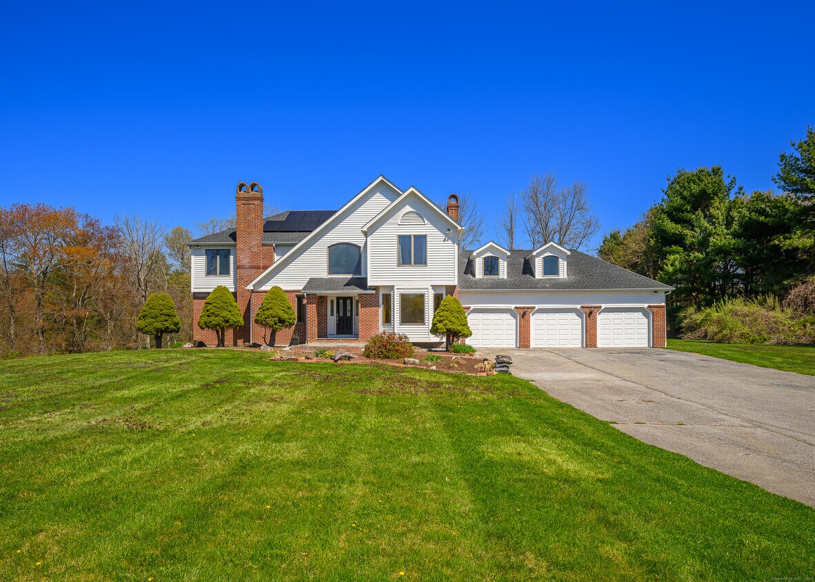 Primary Photo - 11 Field Dr