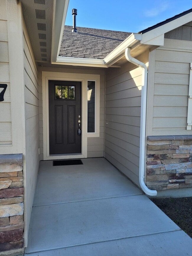 Building Photo - Beautiful home in Middleton