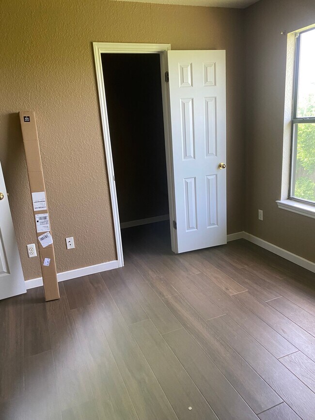 Foto del edificio - 2613 Schwald Rd