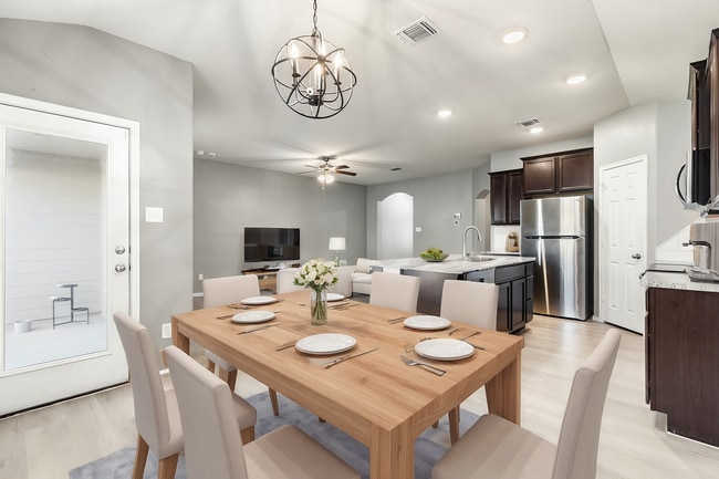 Building Photo - 2909 Skinner Dr