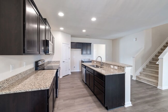 Building Photo - Move-In Ready Highland Creek Beauty! 4BR + Office + Den + Loft | Private Pond View & Top Communit...