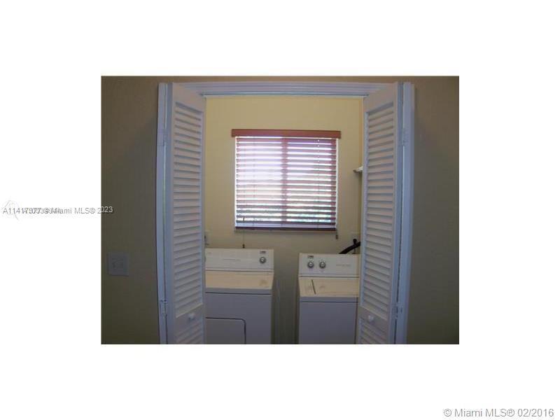 Foto del edificio - 153 NE 60th St