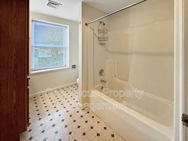 Foto del edificio - 326 E Church St