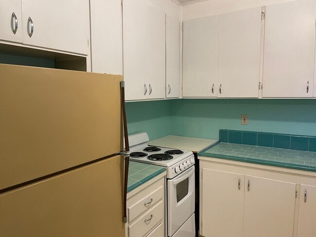 Bobbsey 1 - Bobbsey 1 Apartment