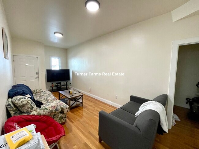 Foto del edificio - 523 E 3rd St