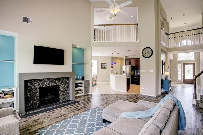 Foto del edificio - 17622 Quiet Loch Ln