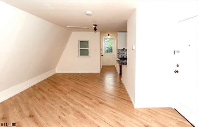 Building Photo - 204 Hillside Ave