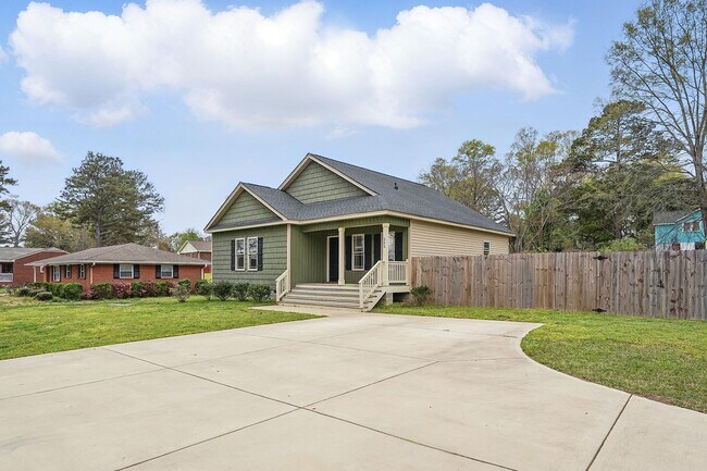 Foto del edificio - AVAILABLE NOW!  LIKE NEW! Cute One-Story R...