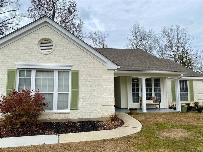 Building Photo - 1010 Live Oak Loop