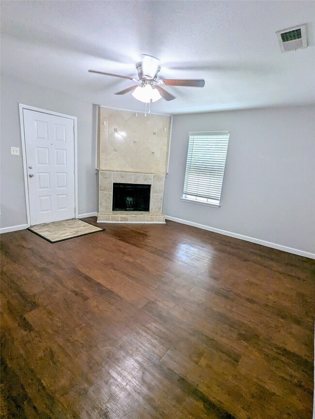 Foto del edificio - 7661 Fallbrook Dr