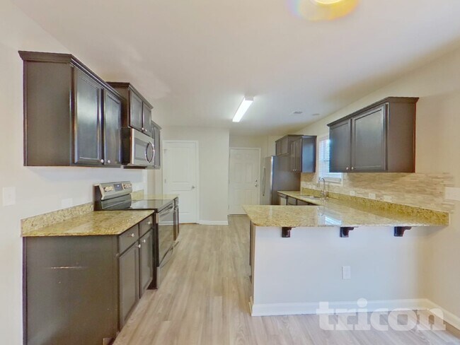 Building Photo - 18 Driftwood Ave