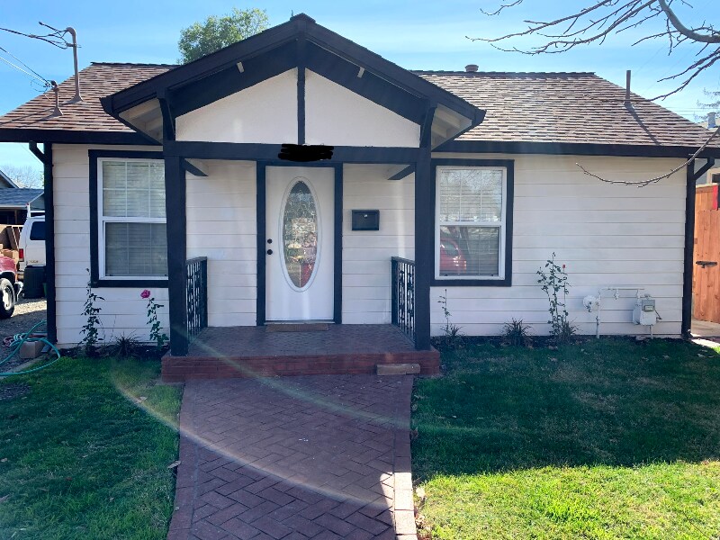 Primary Photo - 204 Edwards St